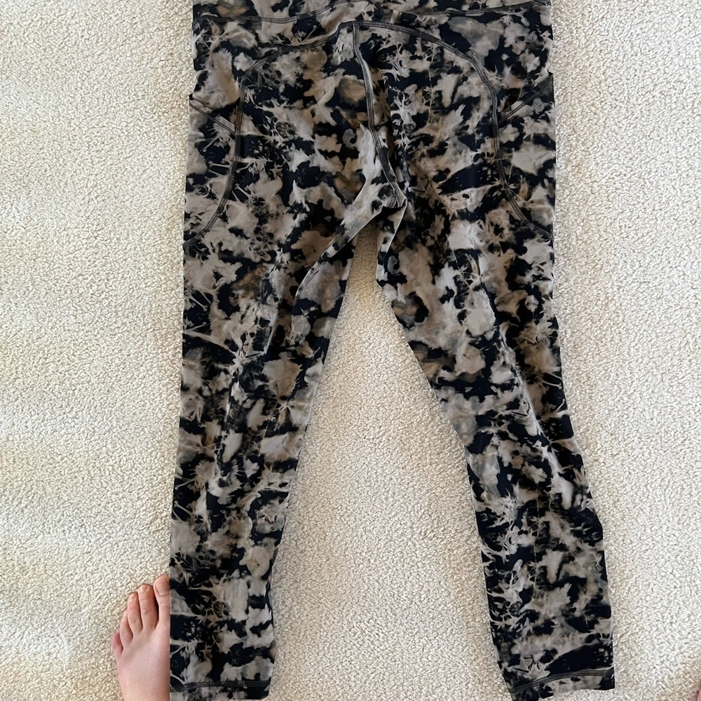 LULULEMON GENTLY WORN, TOO BIG